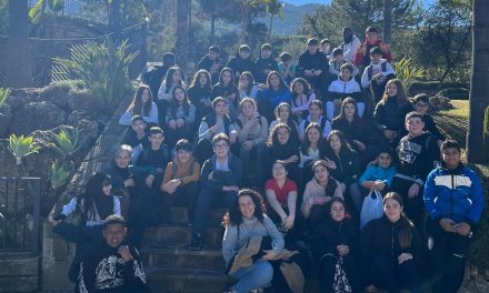 Un grupo de alumnos y alumnas ha participado en el día mundial contra el cáncer